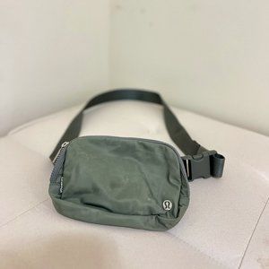 Lululemon Everywhere Belt Bag 1L